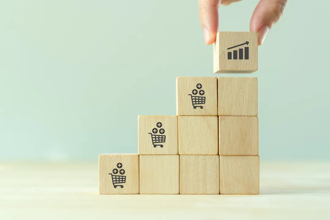 Cross Selling vs. Upselling – Was füllt den Warenkorb wirklich?